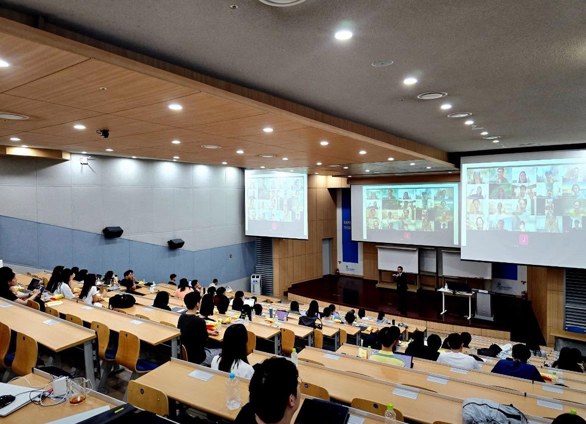 외국인 유학생 대상 취업특강 단체사진