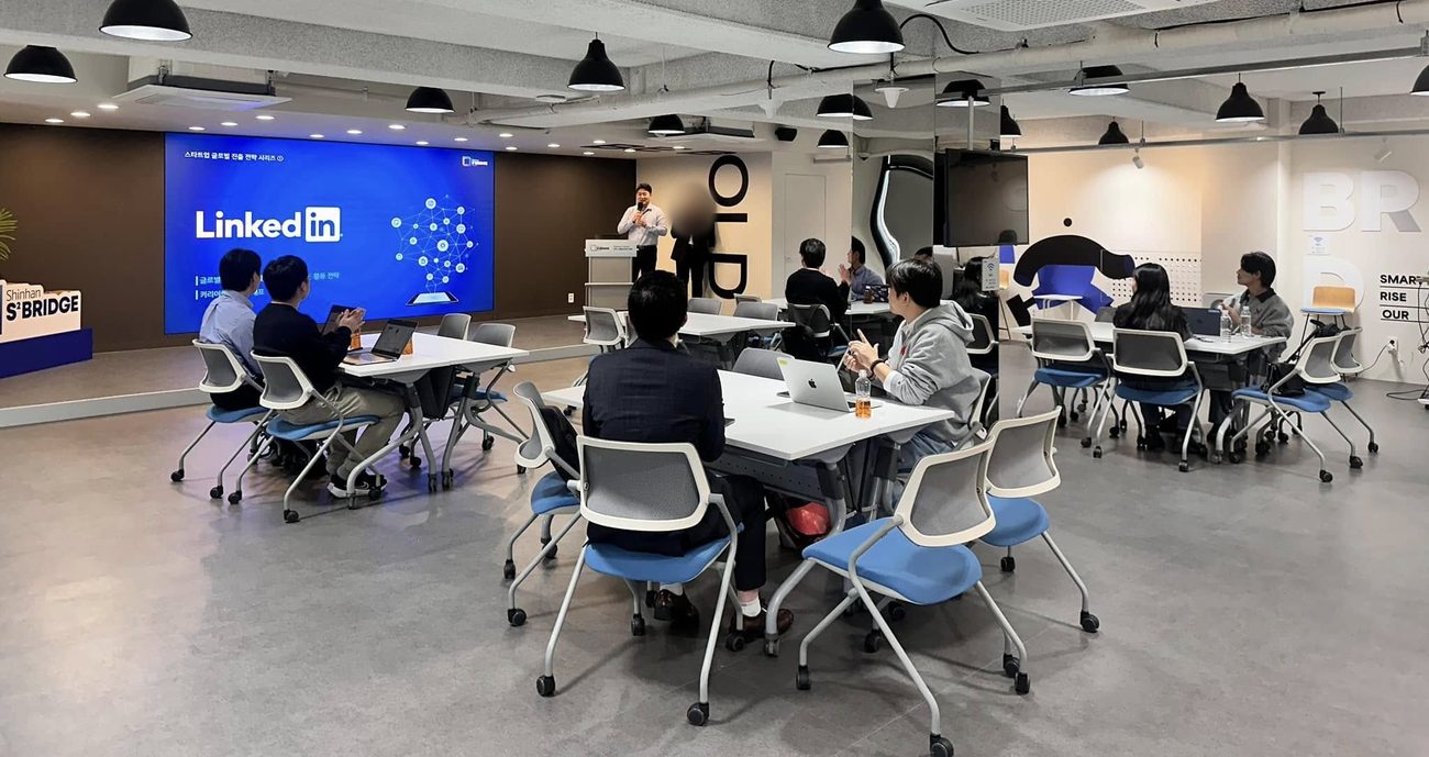 Startup global expansion session with LinkedIn strategy at Shinhan Square Bridge